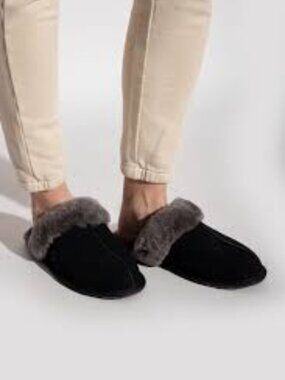 UGG Scuffette II Black Shearling Lined Suede Slippers Women Size 8